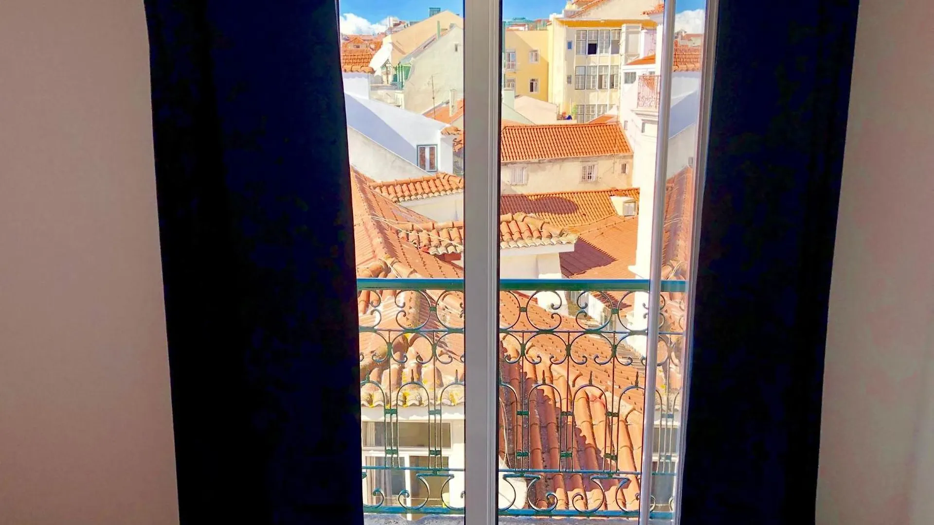 5Lisbon Private Bedroom With A City View Gasthof Lissabon