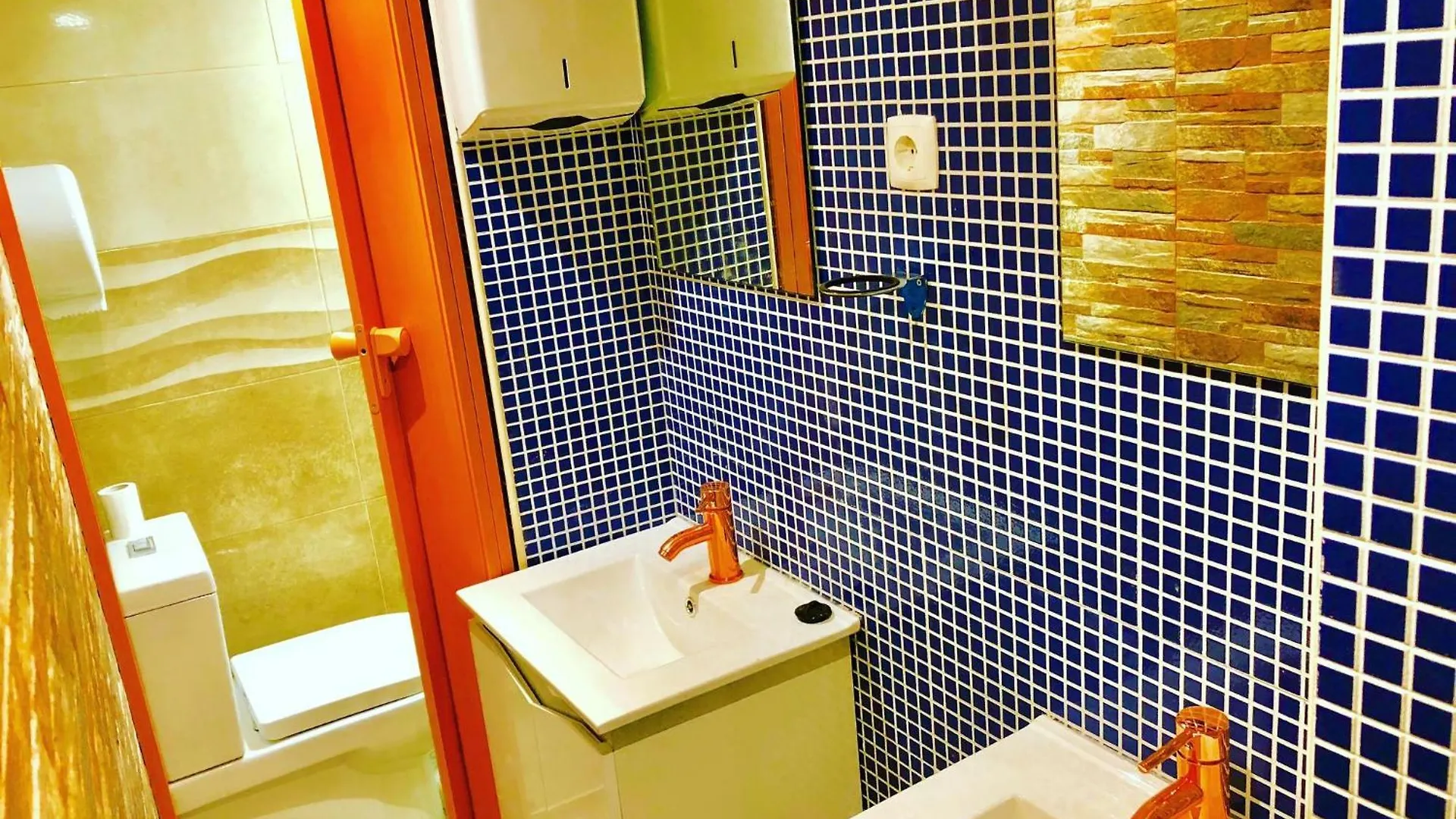 5Lisbon Private Bedroom With A City View 0*, Lissabon