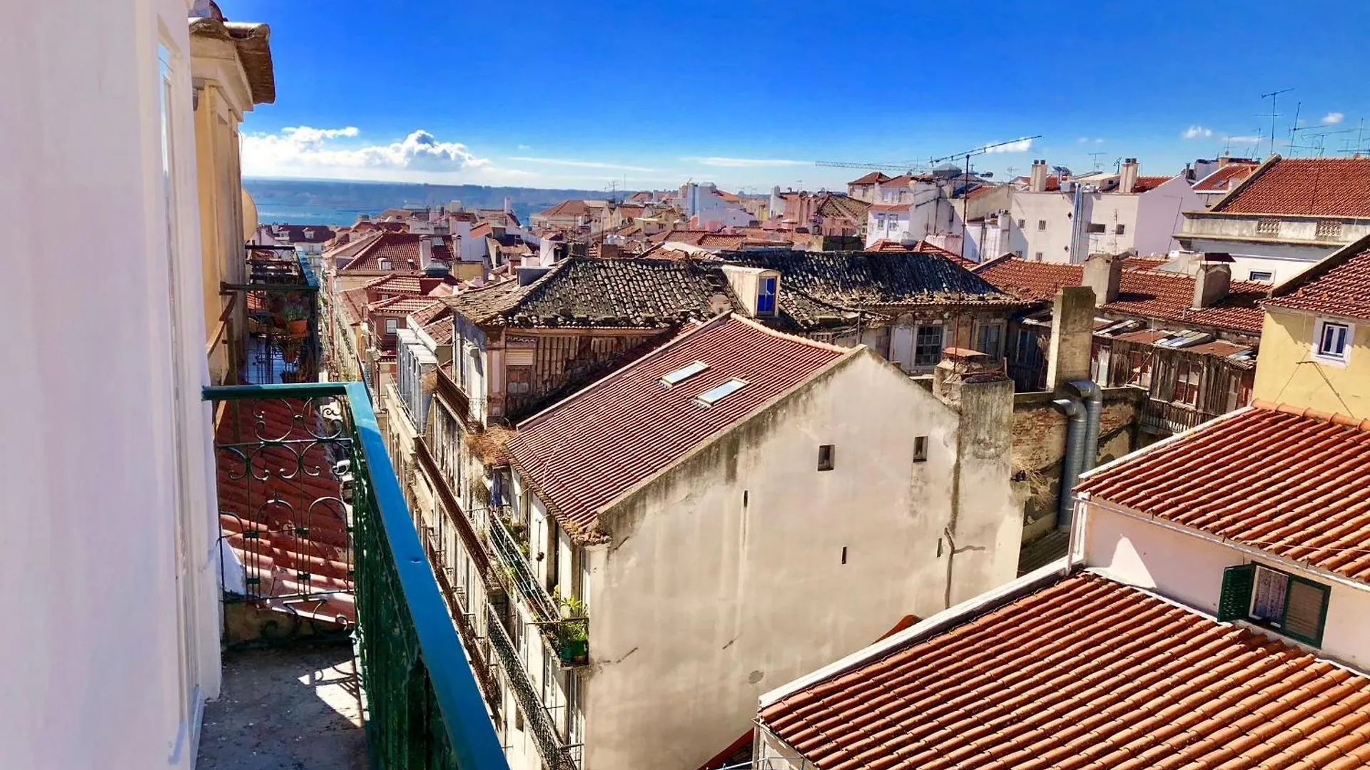 5Lisbon Private Bedroom With A City View 0*, リスボン